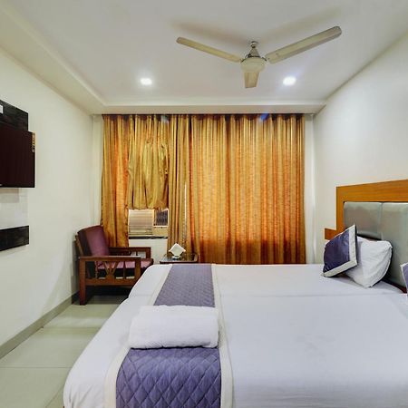 Hotel New Sarovar Grand 판벨 외부 사진