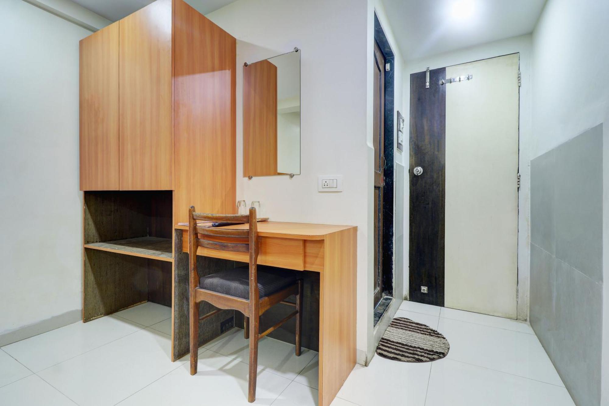 Hotel New Sarovar Grand 판벨 외부 사진
