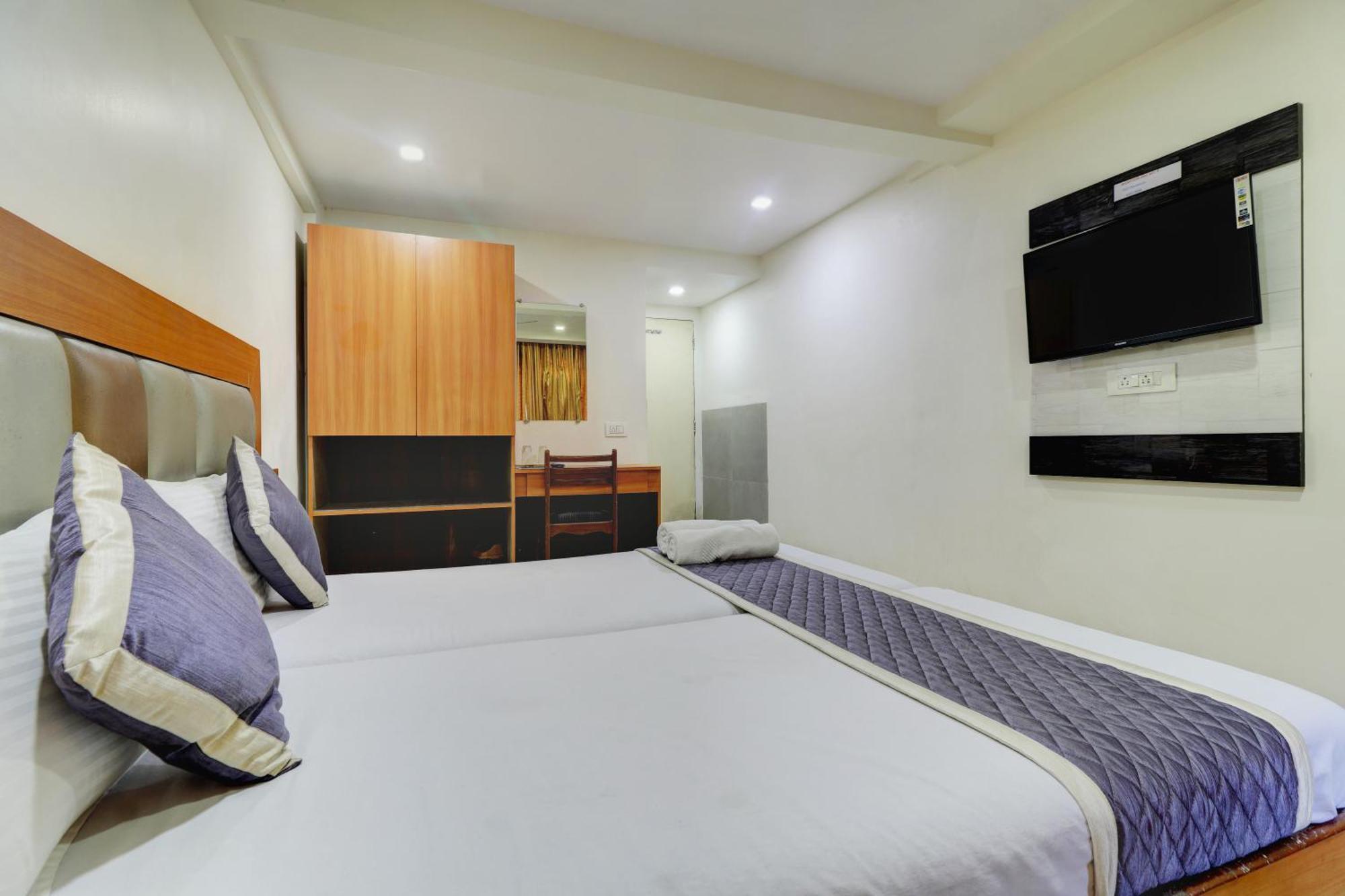 Hotel New Sarovar Grand 판벨 외부 사진