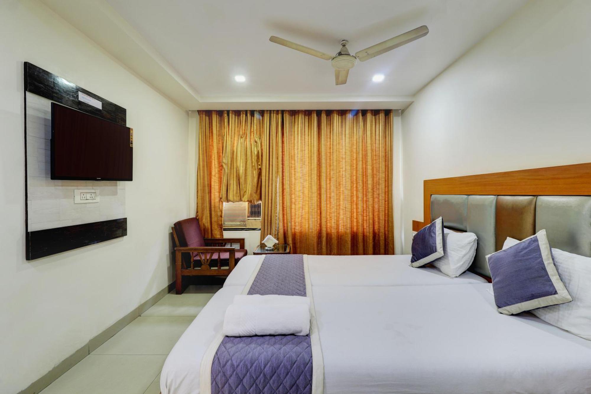 Hotel New Sarovar Grand 판벨 외부 사진