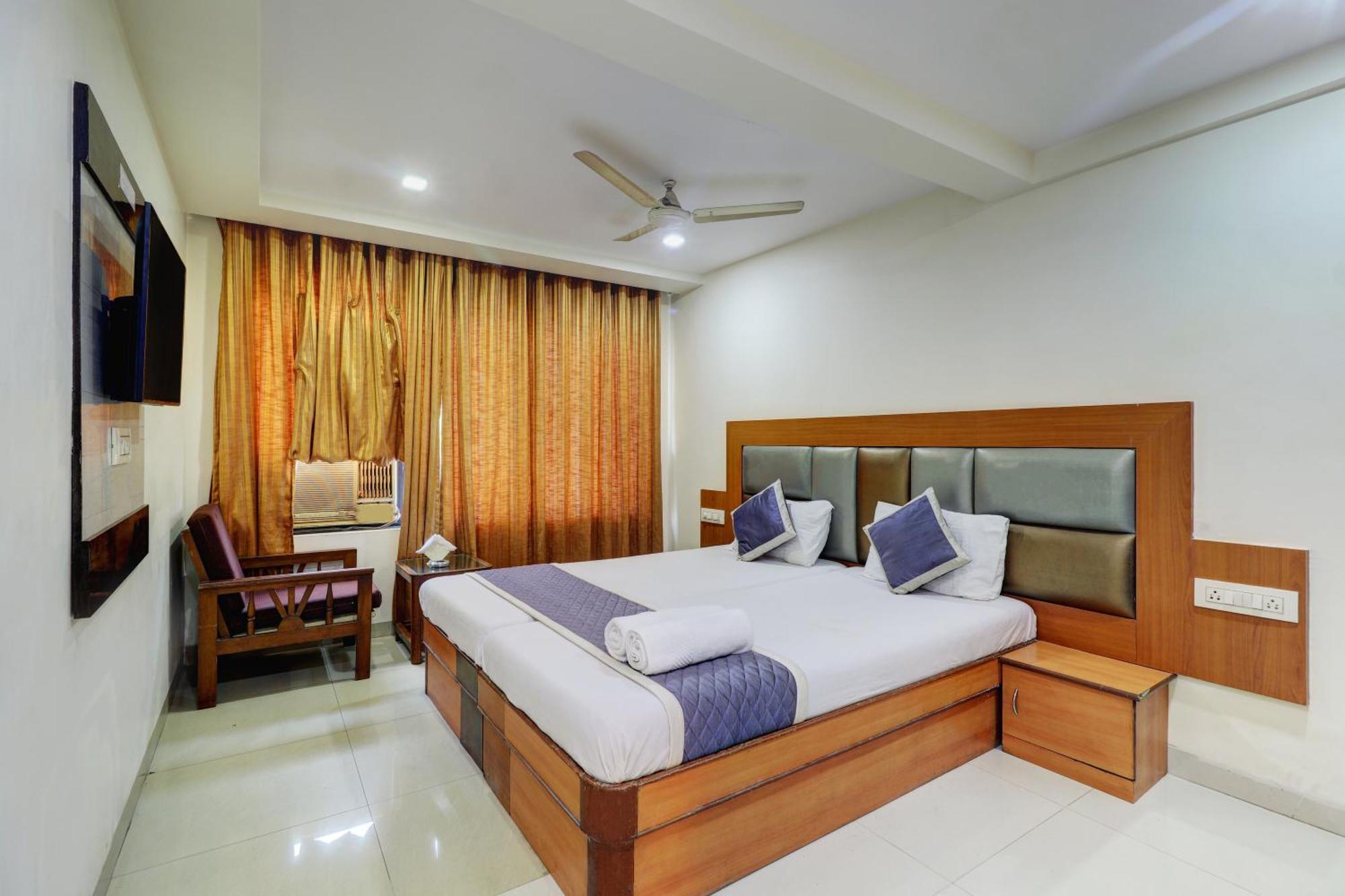 Hotel New Sarovar Grand 판벨 외부 사진