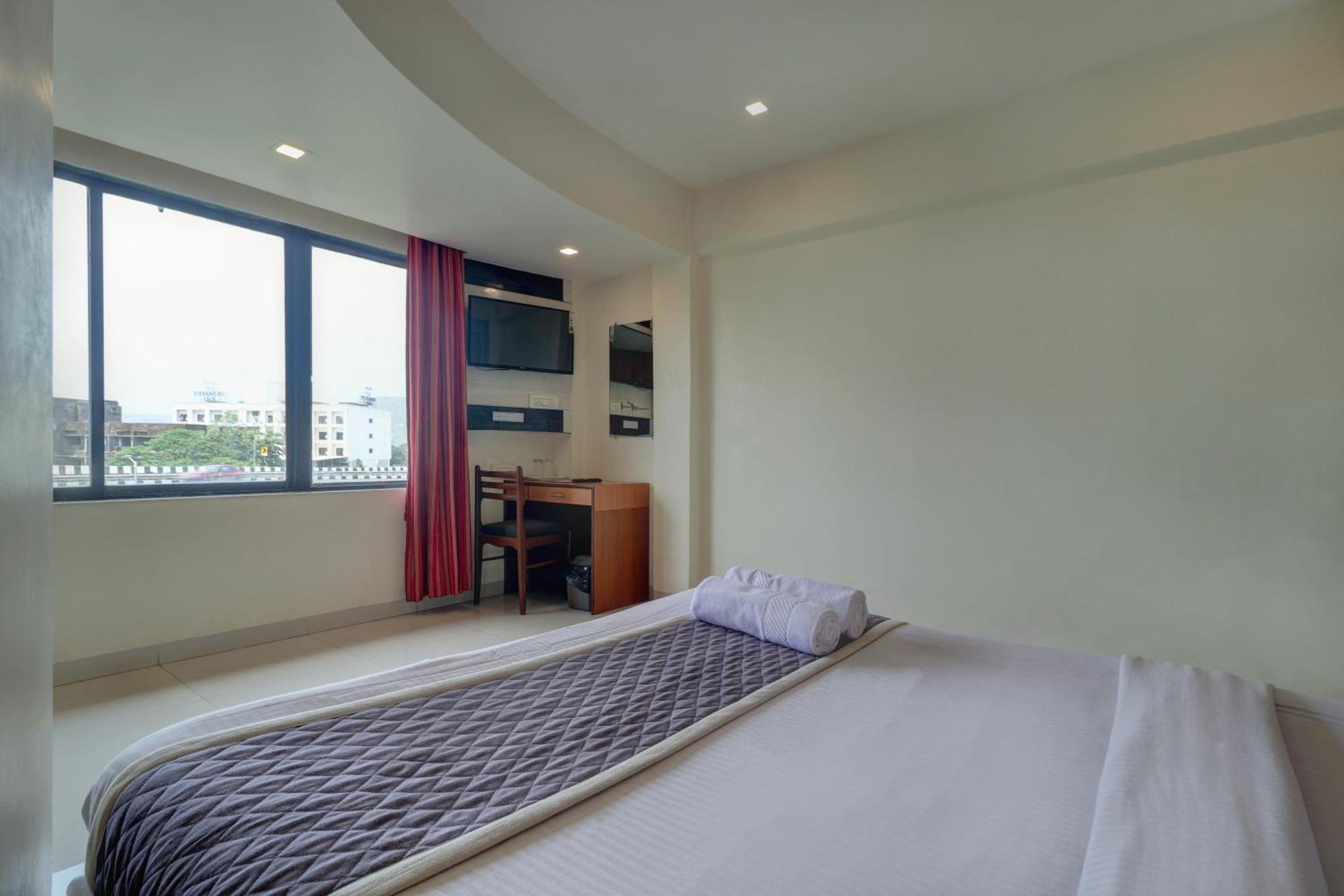 Hotel New Sarovar Grand 판벨 외부 사진