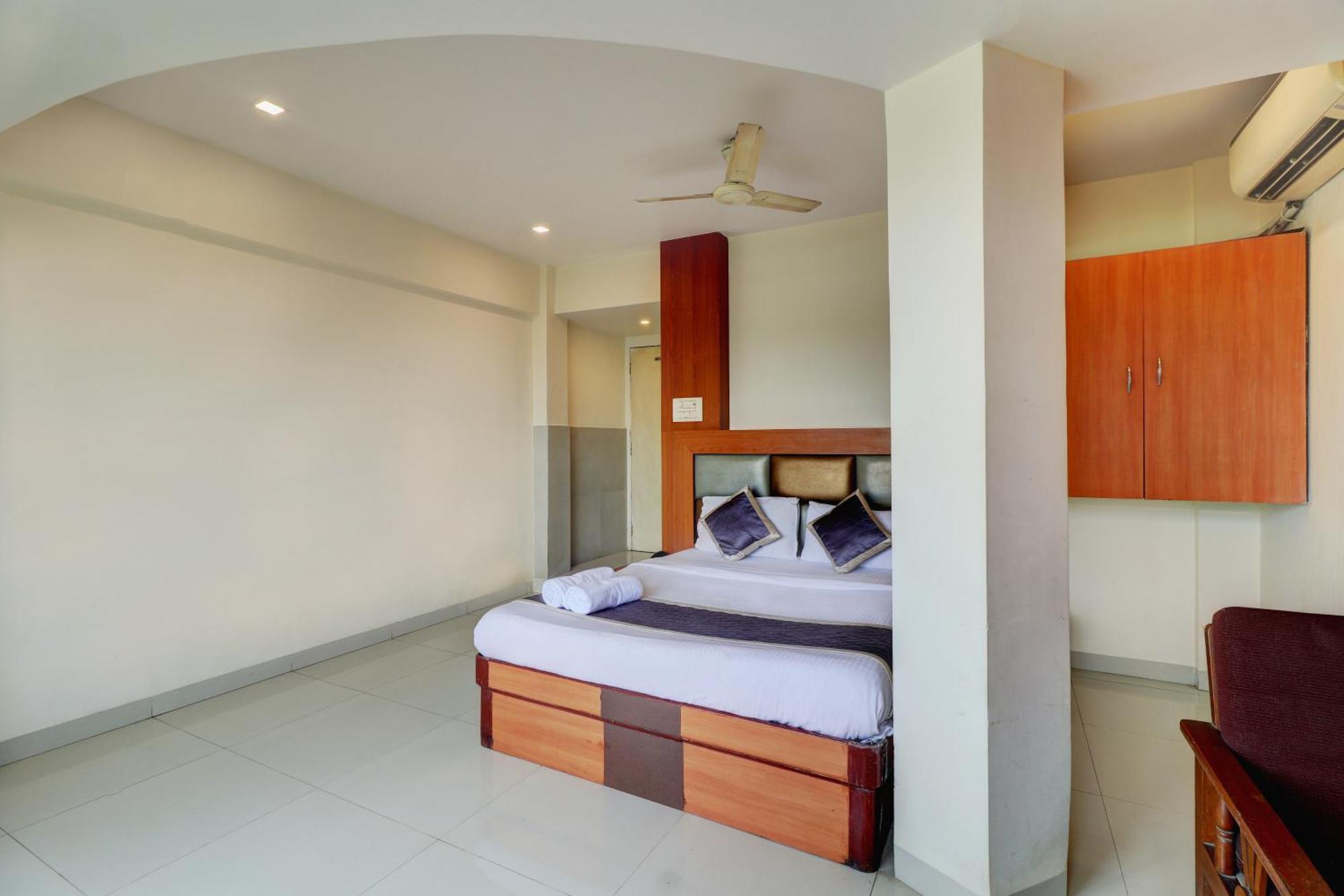 Hotel New Sarovar Grand 판벨 외부 사진
