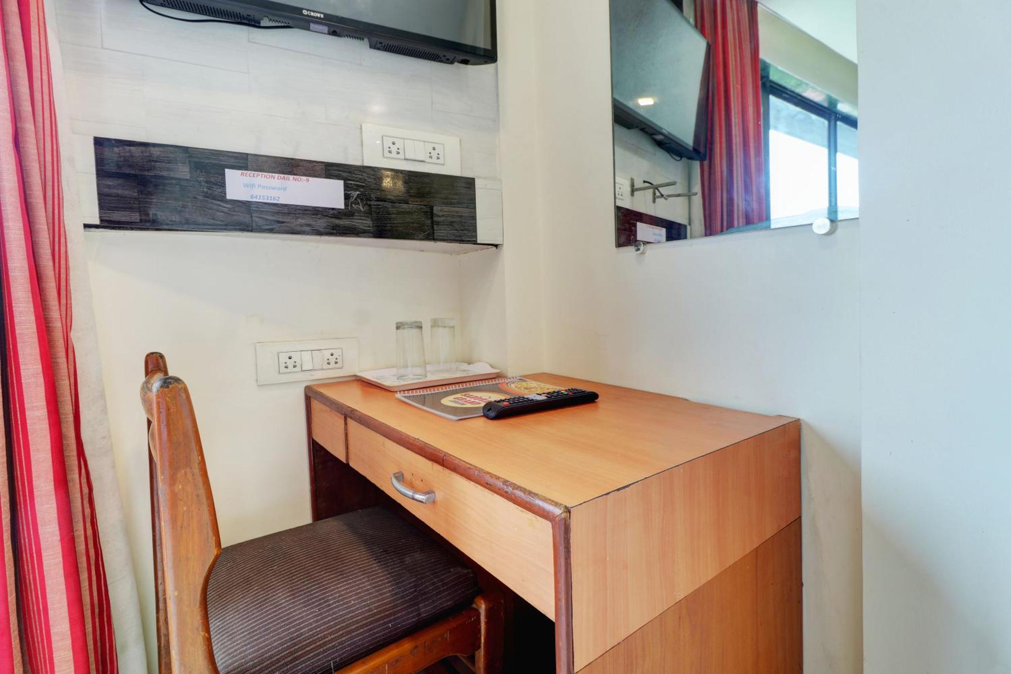 Hotel New Sarovar Grand 판벨 외부 사진