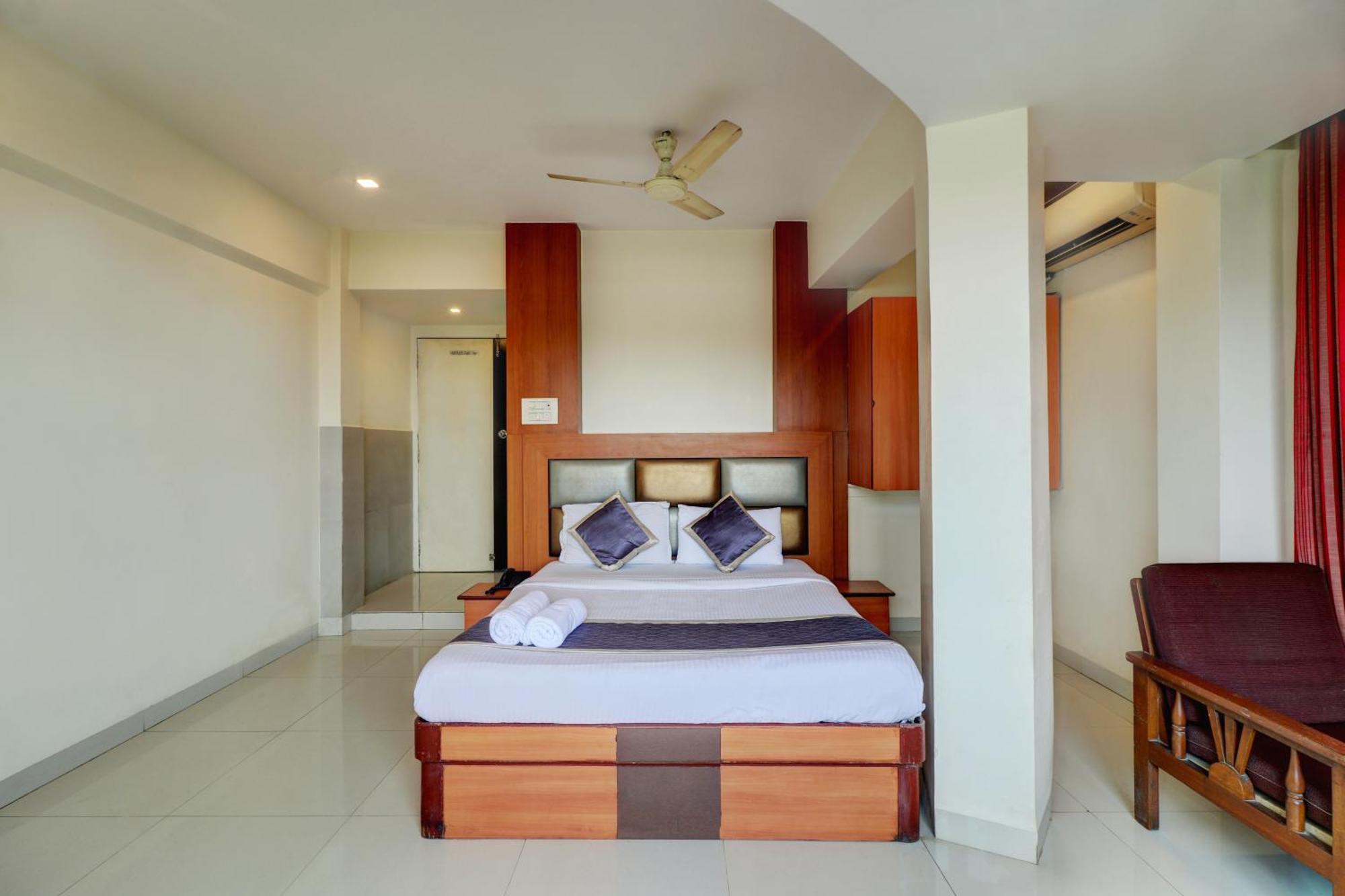 Hotel New Sarovar Grand 판벨 외부 사진