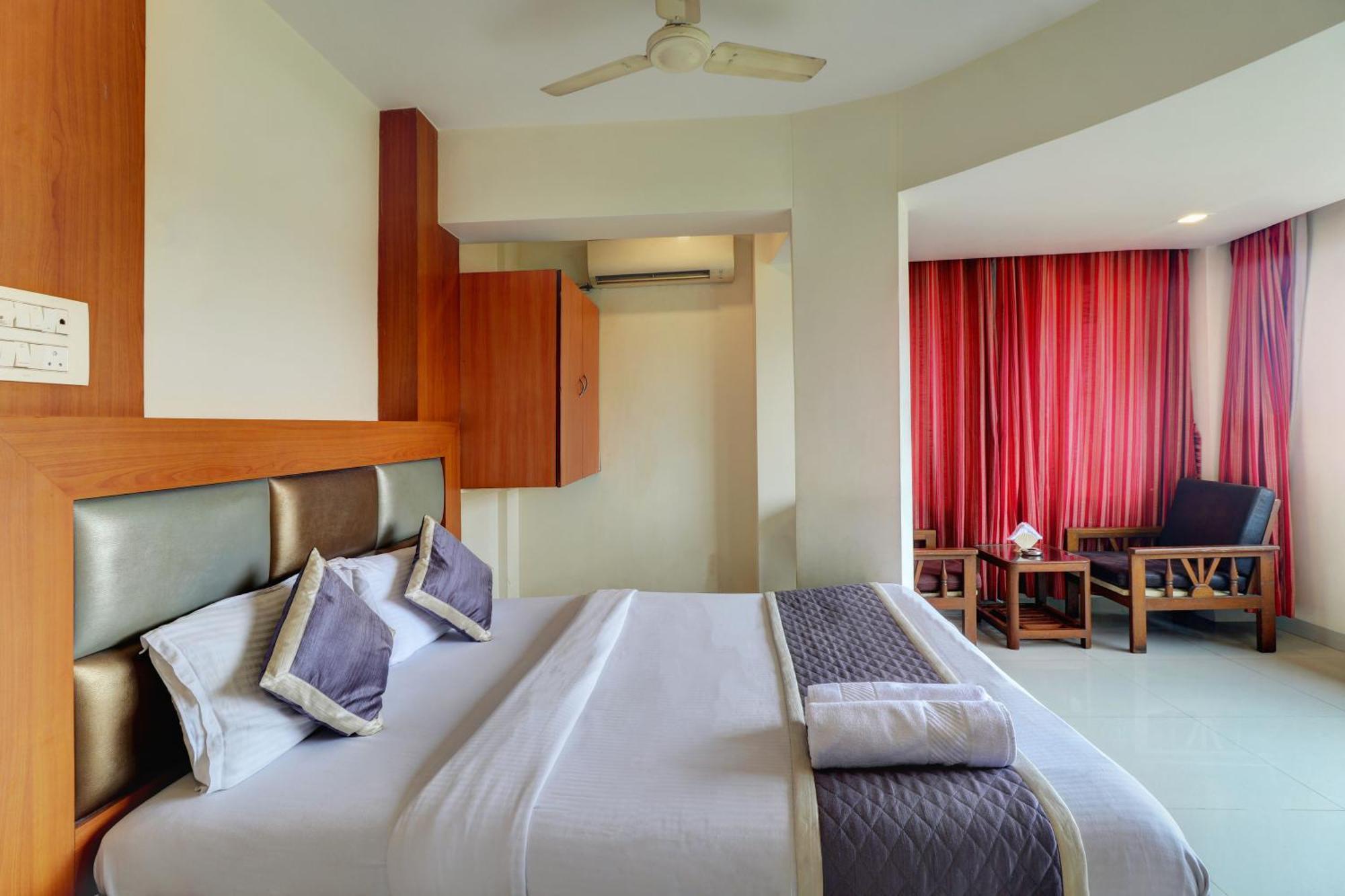 Hotel New Sarovar Grand 판벨 외부 사진